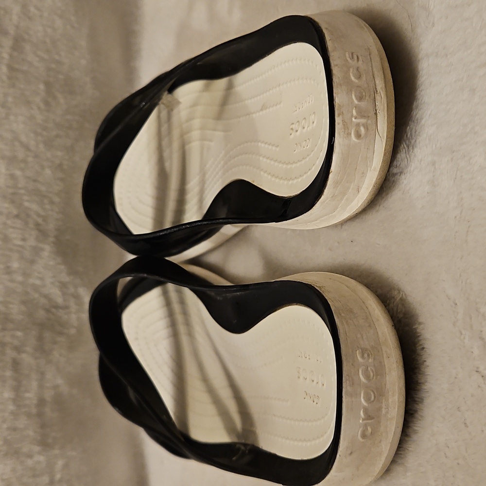 CROCS Women's Black Strappy Sandals - Picture 2 of 3